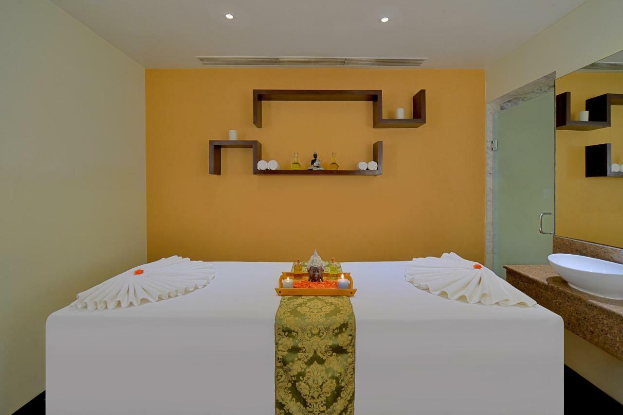 Radisson Hotel Agra Agra  Buitenkant foto